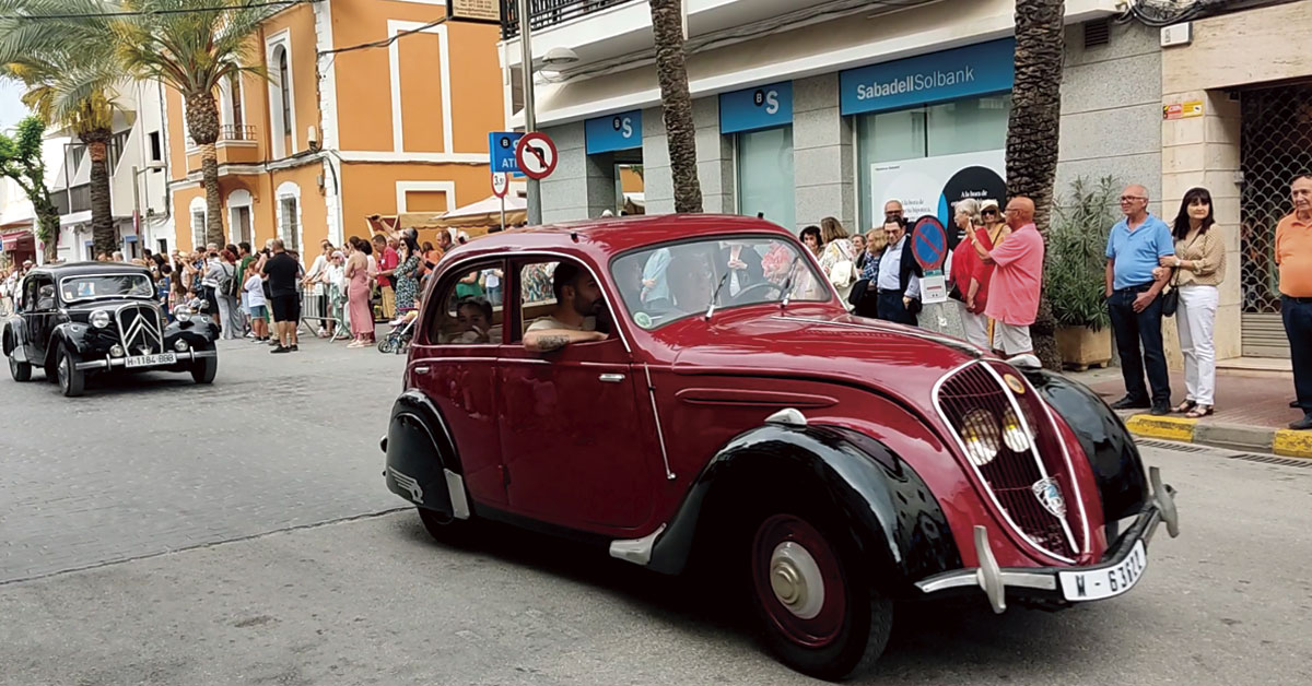 desfile coches clasicos domingo mayo santa eulalia