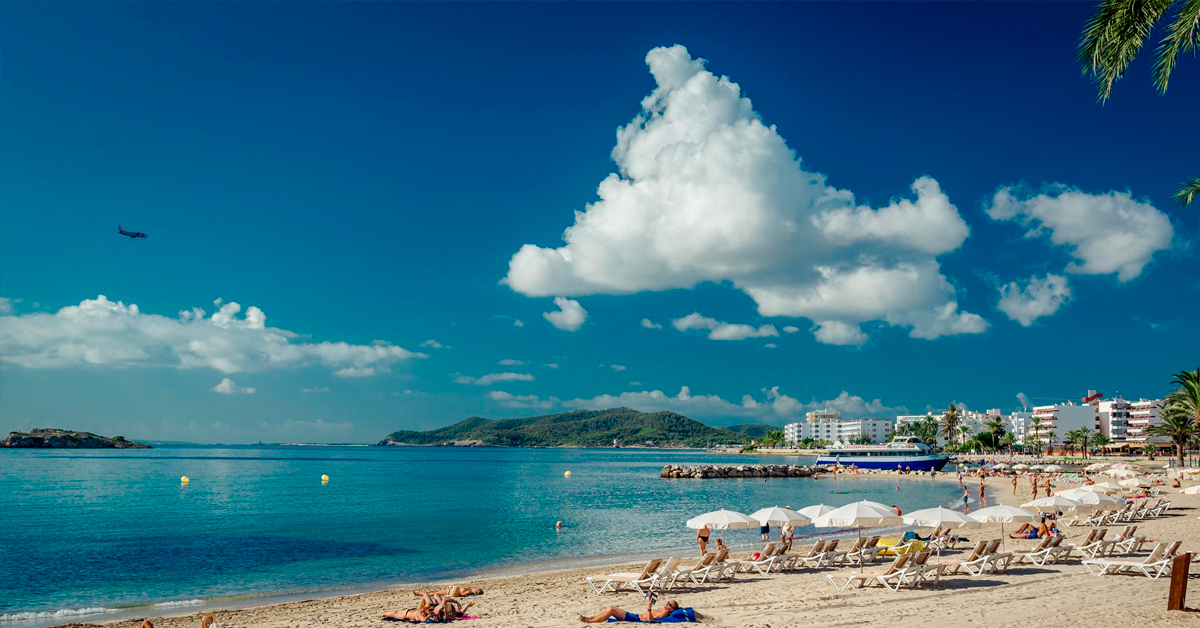 playa de ses figueretes ibiza