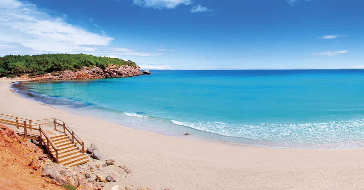 vistas de cala nova desde ruta senderista