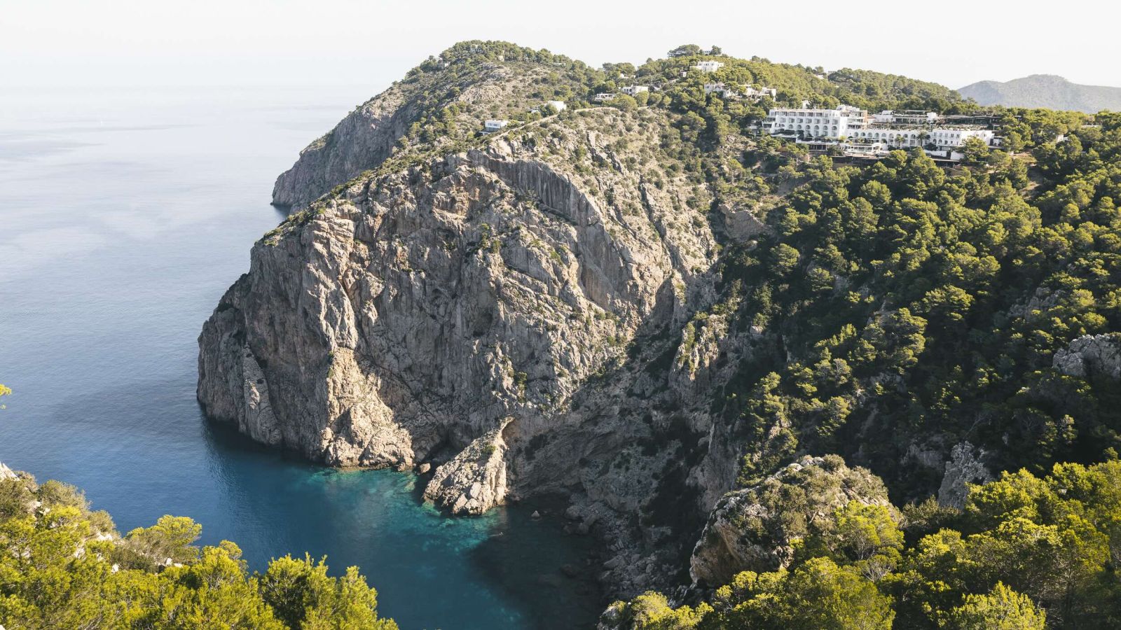 Hacienda Na Xamena shares its gastronomic and experiential secrets in one of Ibiza's most anticipated reopenings.