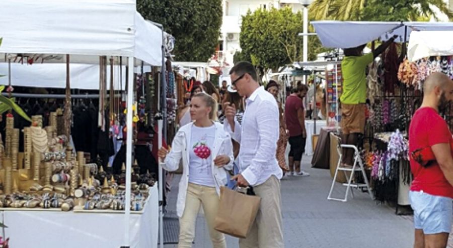 Hippy Market Platja d'en Bossa