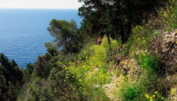 Walking to Cala Llentrisca