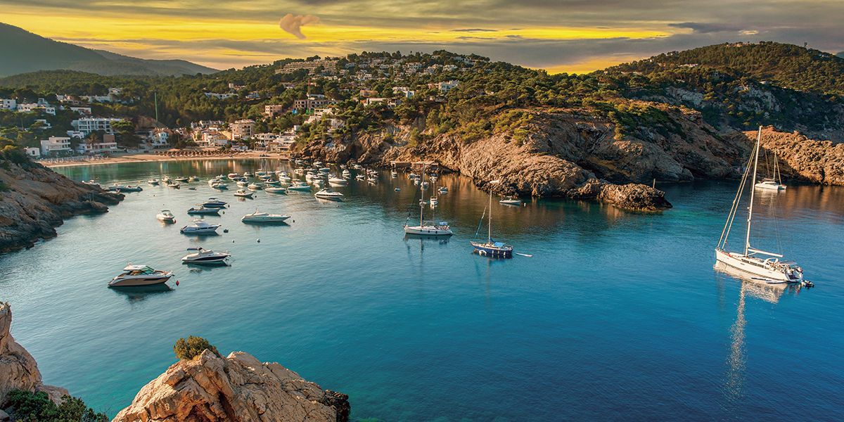 Two special atmospheres on the coast of Sant Josep: Cala d'Hort and Cala Vedella